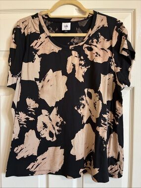 CAbi 4373. Black and Beige Abstract Floral Short Sleeve Tee
